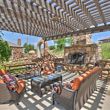 Charming Hilltop Cottage In Medicine Park! Exterior foto