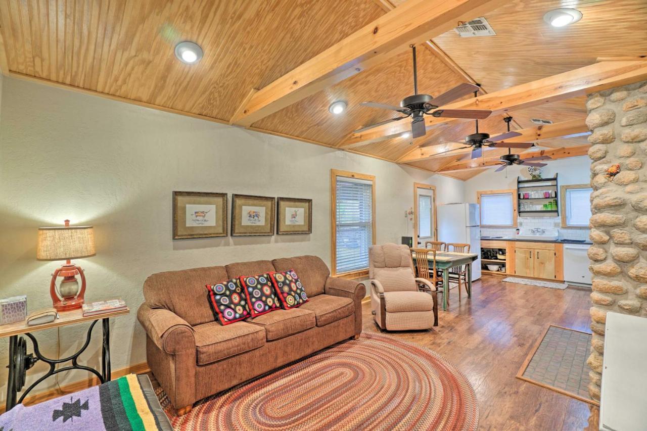 Charming Hilltop Cottage In Medicine Park! Exterior foto