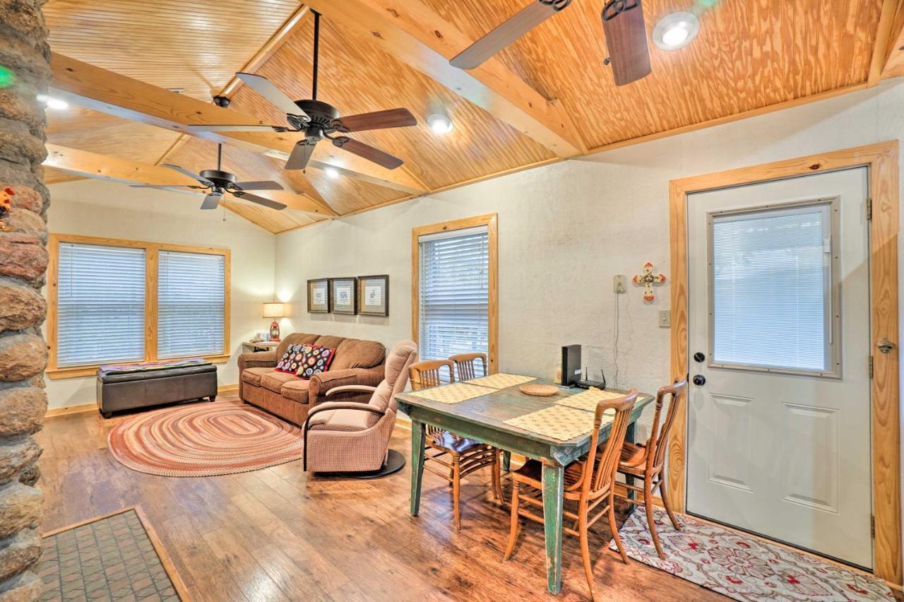 Charming Hilltop Cottage In Medicine Park! Exterior foto