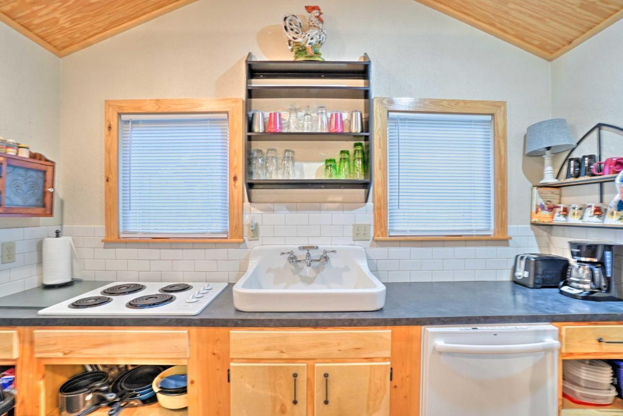 Charming Hilltop Cottage In Medicine Park! Exterior foto