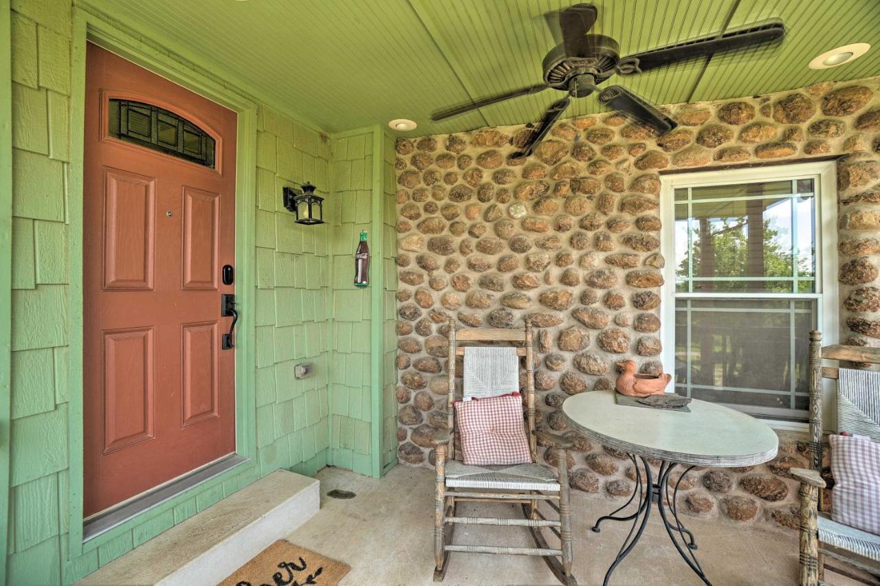 Charming Hilltop Cottage In Medicine Park! Exterior foto
