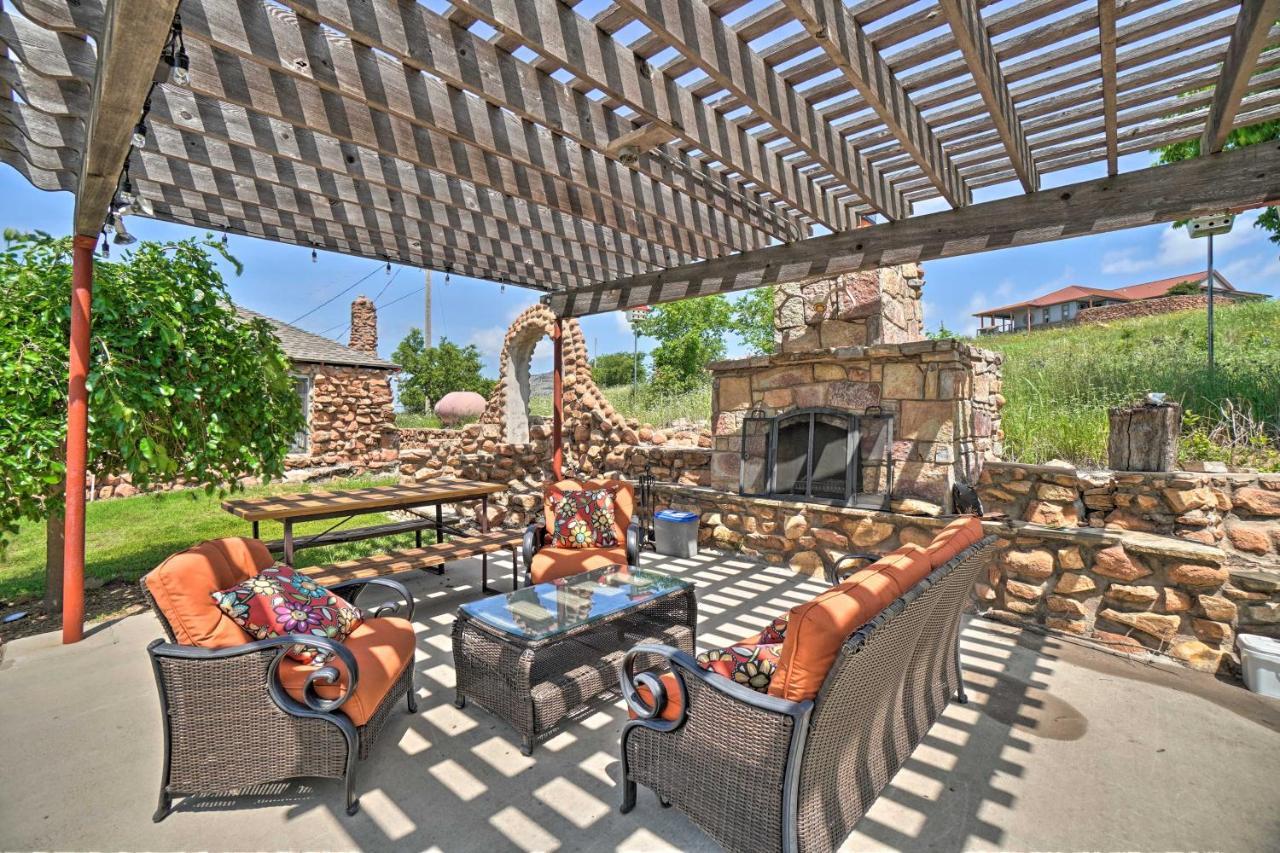 Charming Hilltop Cottage In Medicine Park! Exterior foto