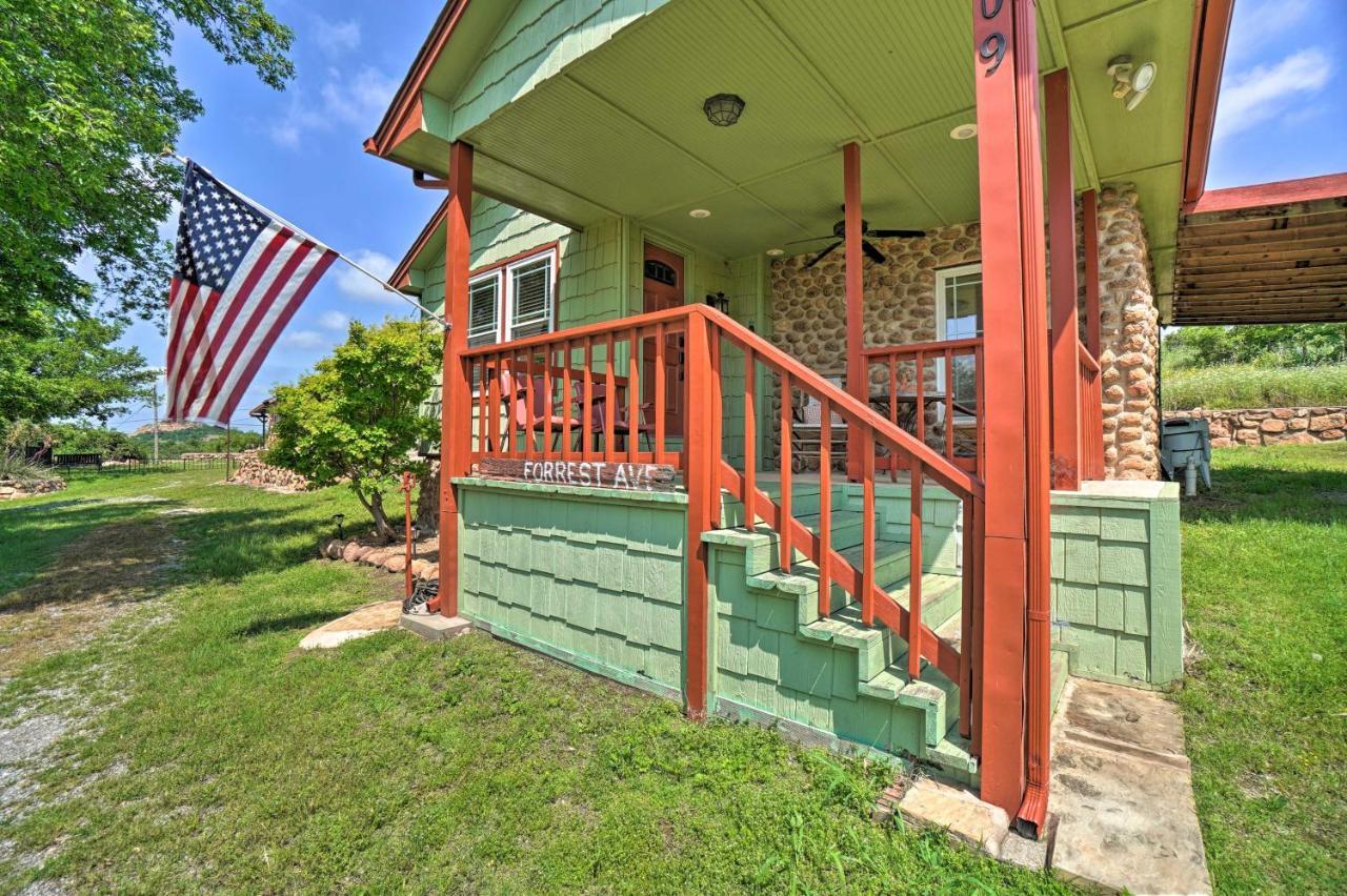 Charming Hilltop Cottage In Medicine Park! Exterior foto