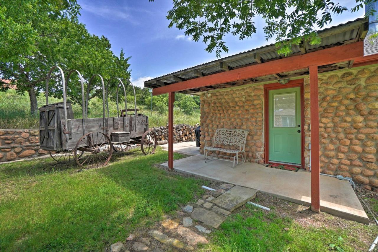 Charming Hilltop Cottage In Medicine Park! Exterior foto
