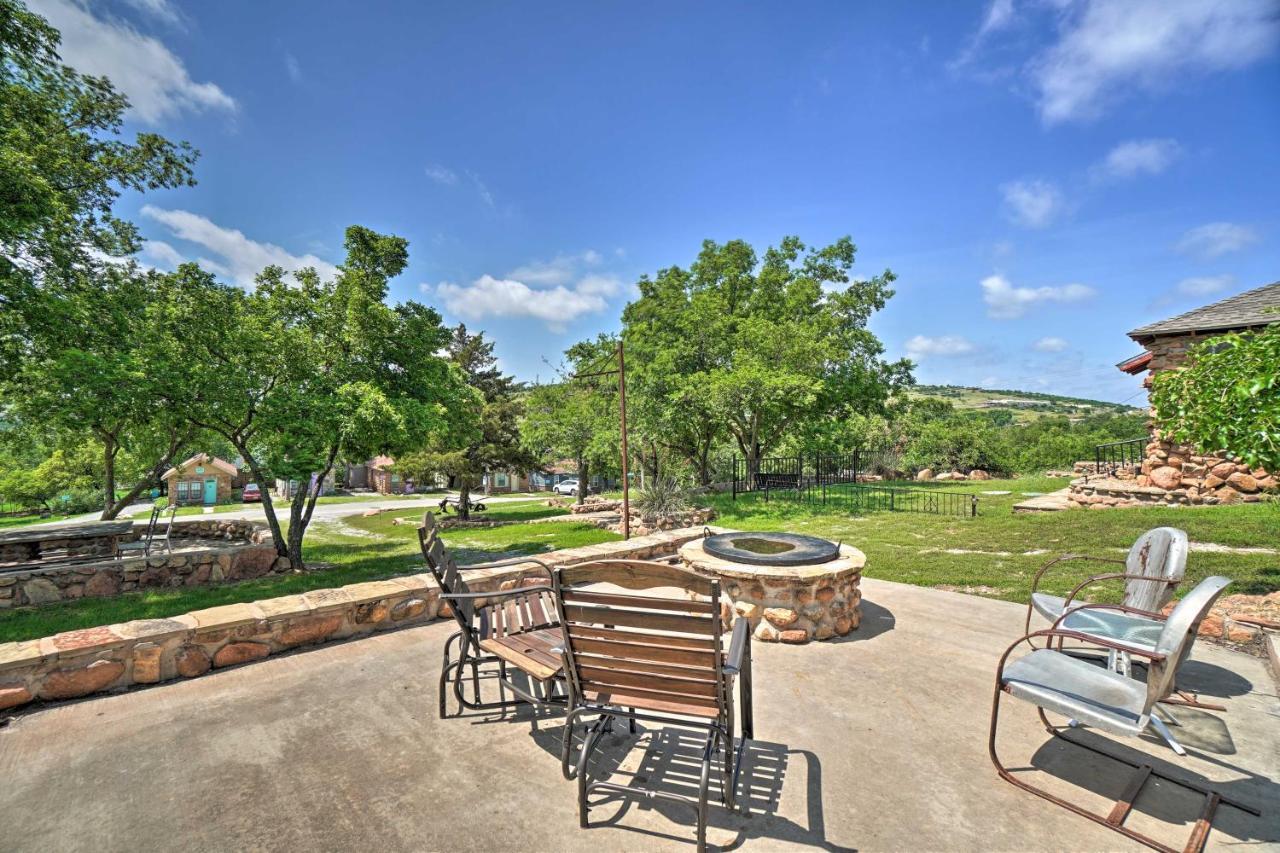 Charming Hilltop Cottage In Medicine Park! Exterior foto
