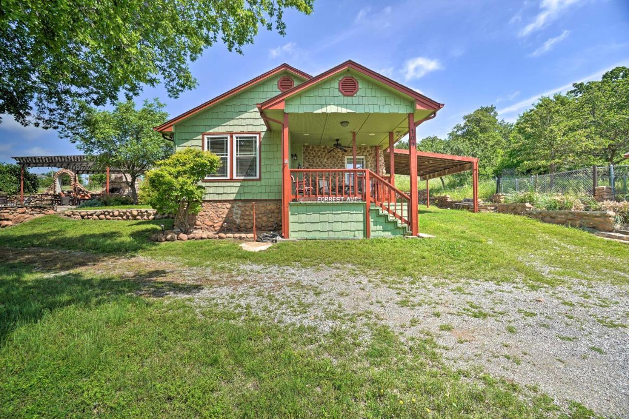 Charming Hilltop Cottage In Medicine Park! Exterior foto